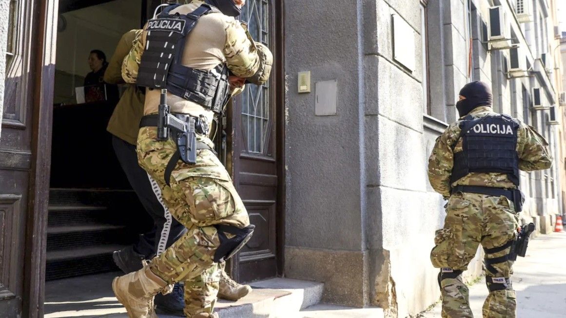 Osumnjičeni su nakon hapšenja predati u prostorije za za zadržavanje osoba lišenih slobode MUP-a KS