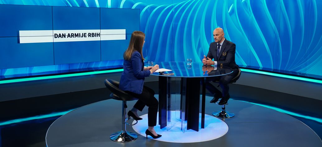 Na današnji dan prije 33 godine, odlukom Predsjedništva Republike BiH formirana je Armija Republike Bosne i Hercegovine s ciljem odbrane i oslobađanja naše domovine. 