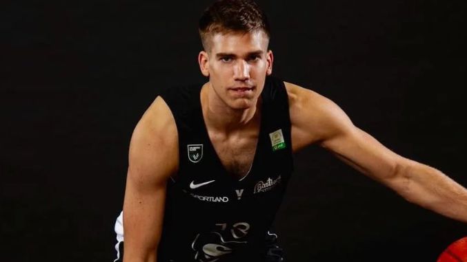 Bio je igrač koji se bio odlučio za Indiana Hoosiers u 2025. godini, ali je odlučio ponovo otvoriti svoje opcije kada je Mike Woodson napustio Indijanu