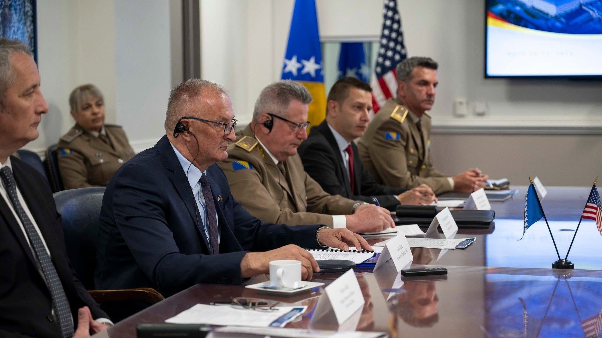 Helez u Pentagonu: Naglašena posvećenost SAD daljem napretku BiH ka euroatlanskim integracijama 