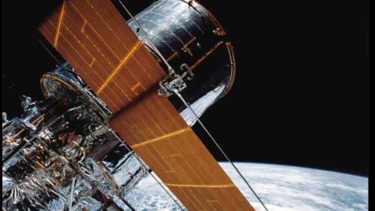 Svemirski šatl Discovery je u aprilu 1990. godine poletio u visine s izuzetno vrijednim teretom, a to je svemirski teleskop Hubble