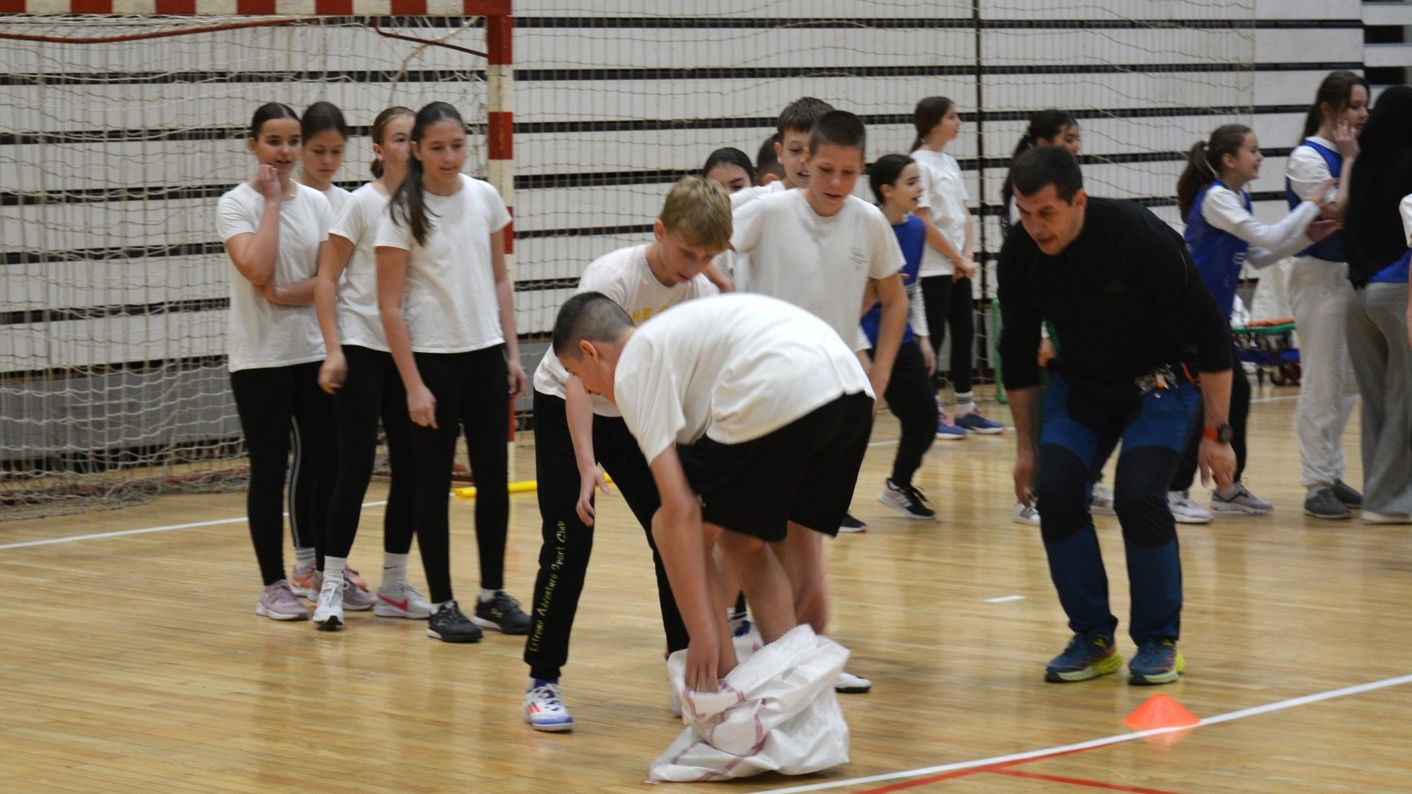 Igre je zvanično otvorio općinski načelnik Migdad Hasanović, a nakon toga se zadržao u razgovoru sa mališanima.