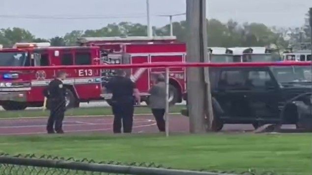 Više povrijeđenih osoba, među kojima su djeca, prevezeno je u bolnicu vozilima hitne pomoći i helikopterima