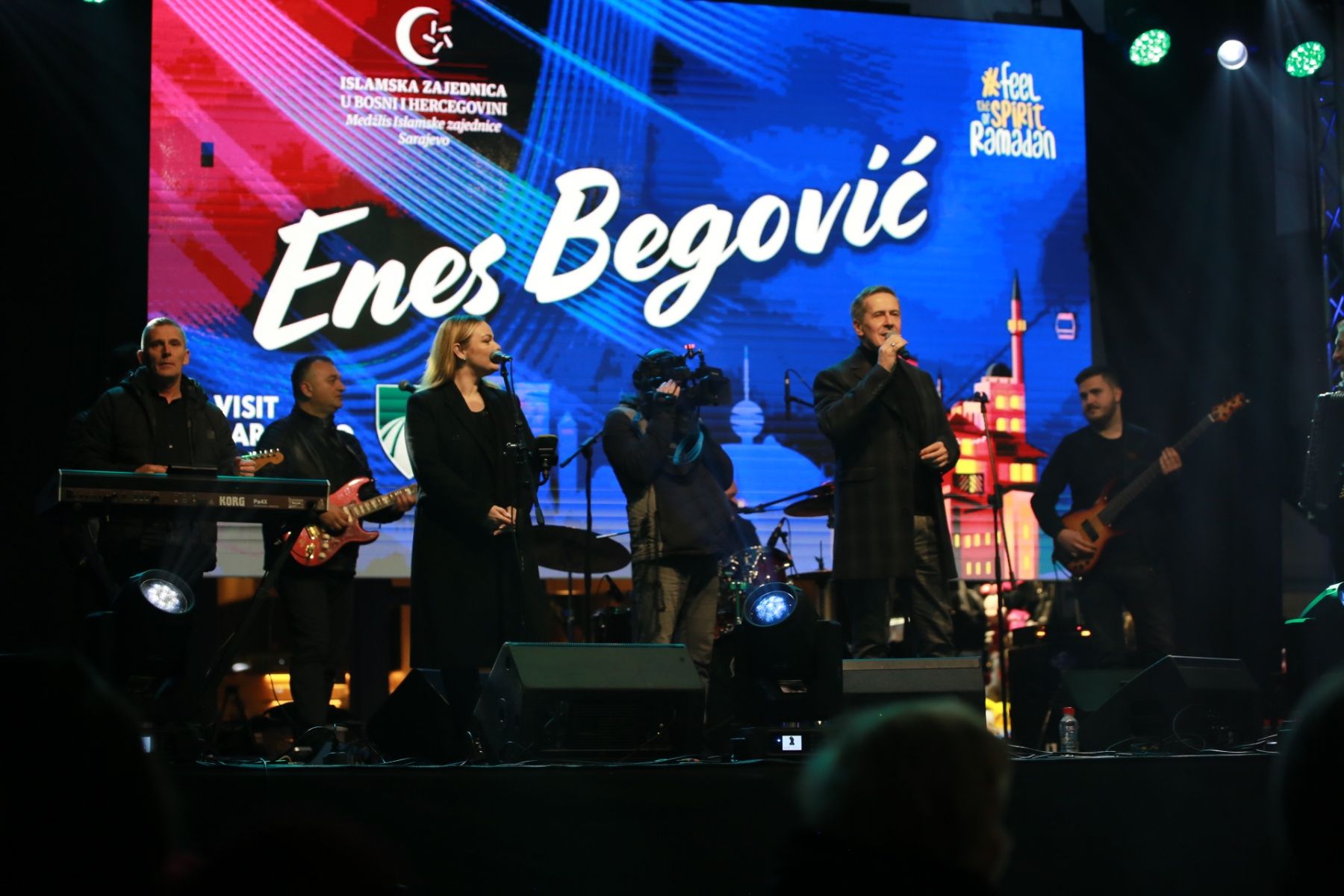 Sinoć je na Baščaršiji, u okviru manifestacije "Bajram dođe, mirišu avlije" održan koncert Enesa Begovića. 