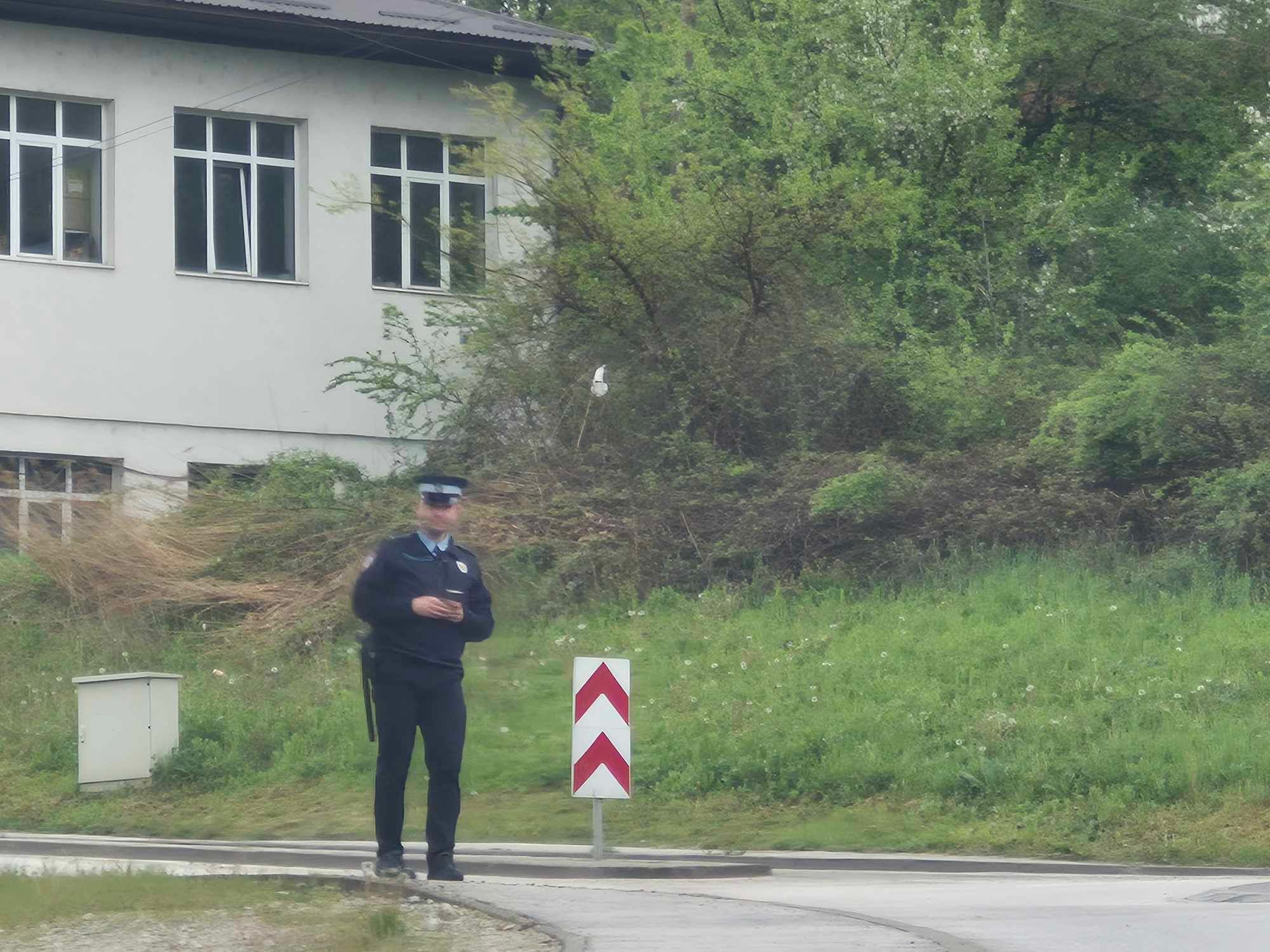 Jake policijske snage i dalje u Lukavici: Čeka se izlazak Dodika