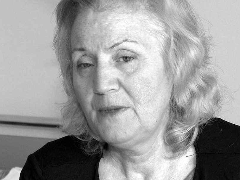 Svakim danom gubila je sve više snage, a kako izgubljeni stan u Sarajevu nije uspjela vratiti, život je nastavila u Banjoj Luci, gdje je provela posljednje dane života.