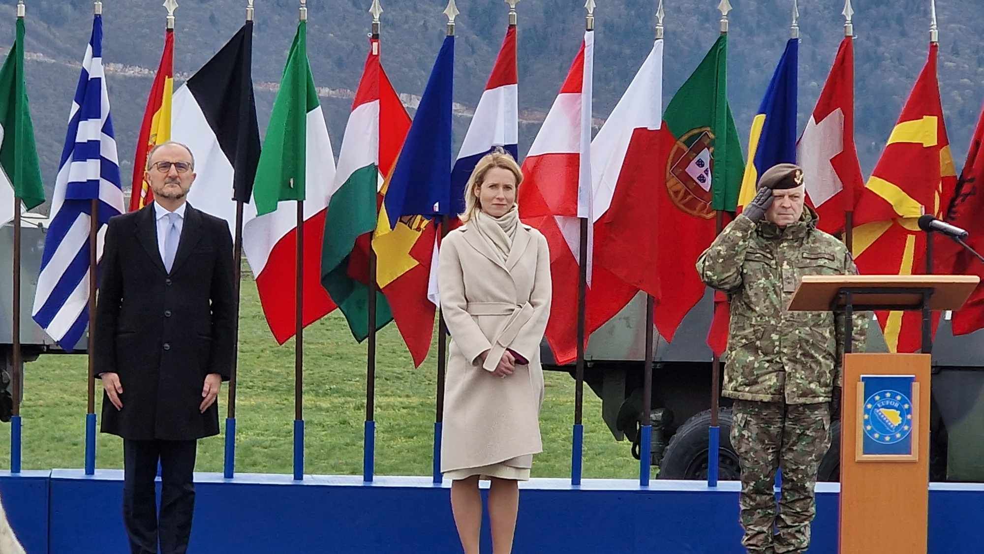 Posjetu je počela u kampu Butmir, gdje je dočekao komandant Misije EUFOR Althea general-major Florin-Marian Barbu.