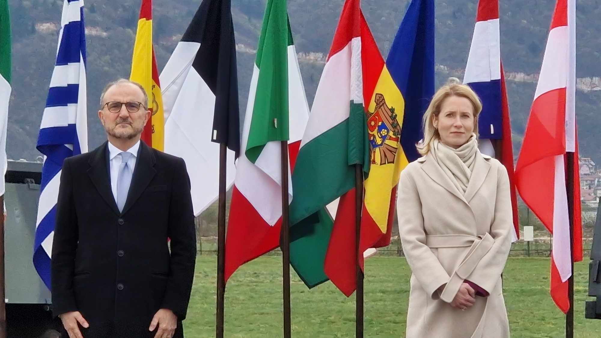 Posjetu je počela u kampu Butmir, gdje je dočekao komandant Misije EUFOR Althea general-major Florin-Marian Barbu.