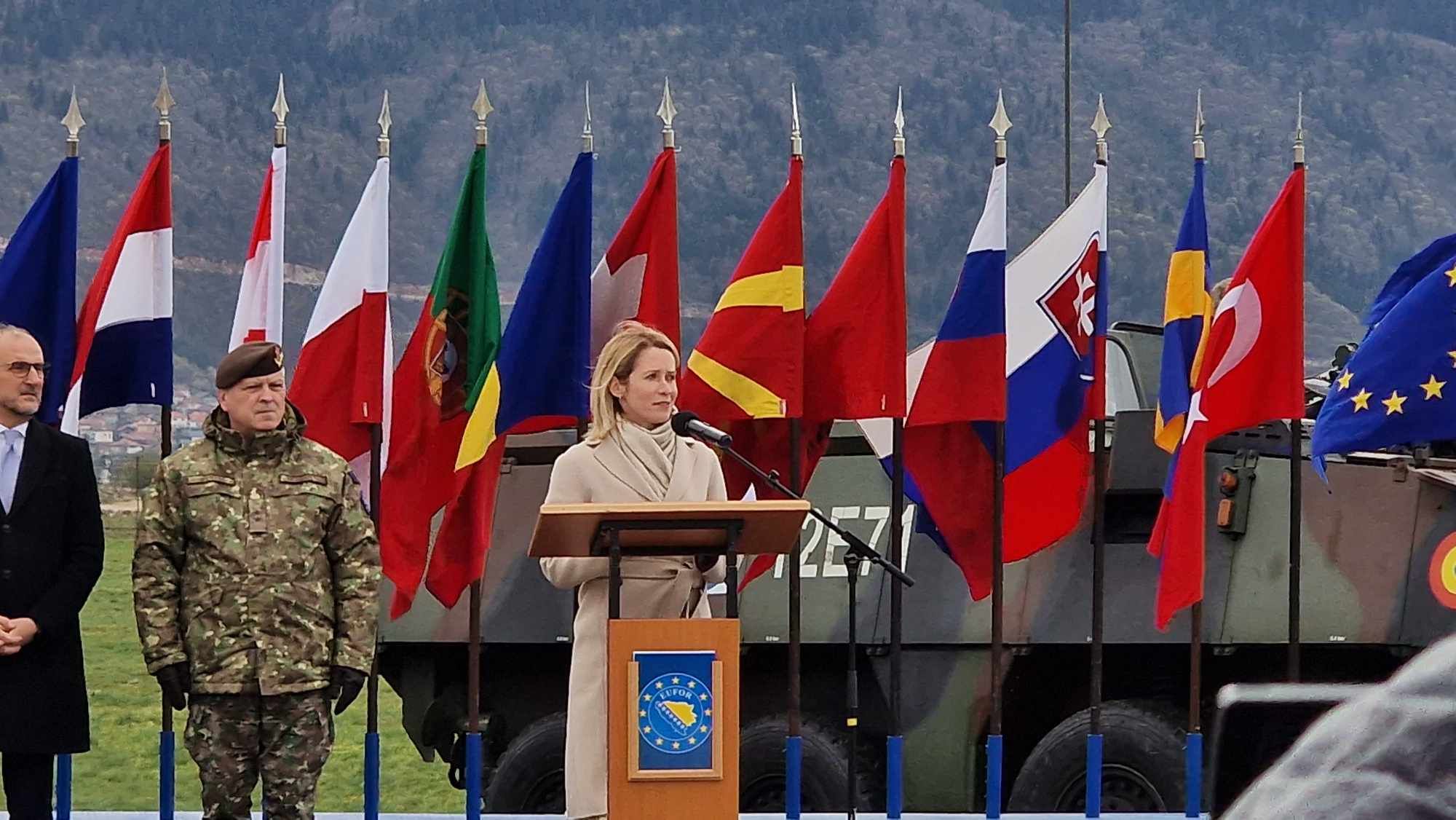 Posjetu je počela u kampu Butmir, gdje je dočekao komandant Misije EUFOR Althea general-major Florin-Marian Barbu.