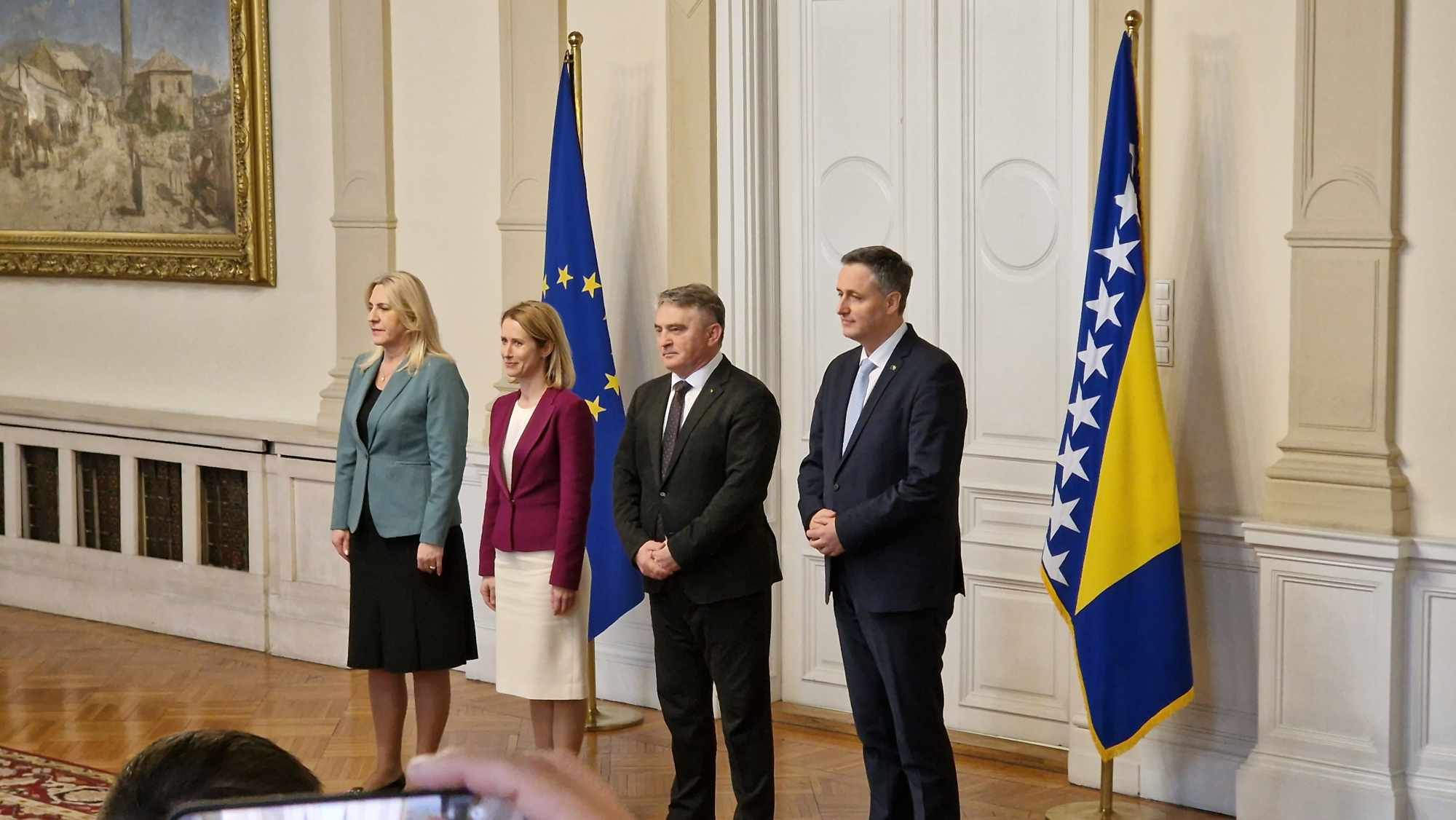 Da li je moguće da svi griješe, a da su oni upravu? Ovo je pokušaj da se uništi suverenitet BiH. Zakone koje je potpisao predsjednik RS su u suprotnosti sa Dejtonskim sporazumom. 