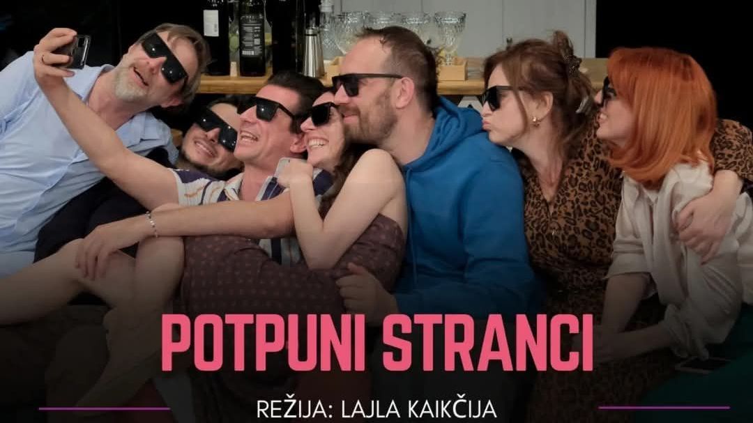 "Potpuni stranci" je priča o sedam prijatelja koji tokom jedne večere odlučuju igrati naizgled bezazlenu igru 