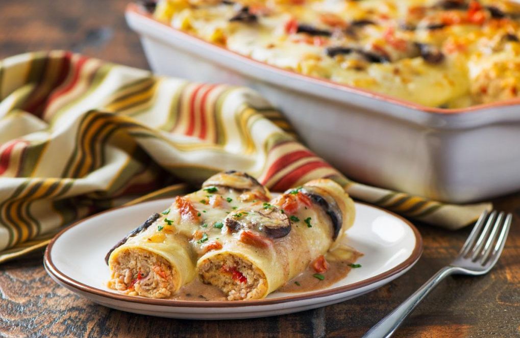 Ovaj klasični recept za kanelone s mesnim raguom predstavlja italijansku hranu u svom najboljem izdanju