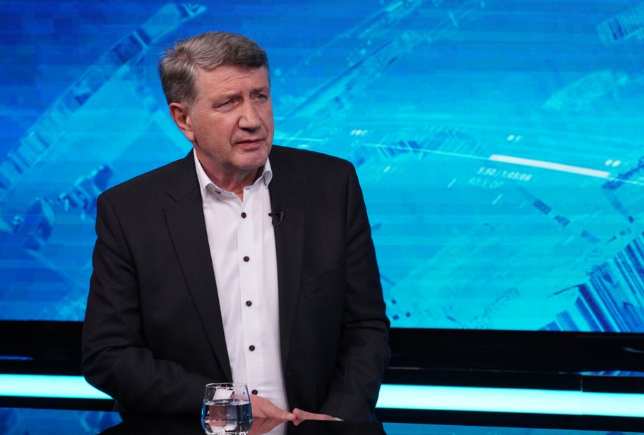 Ni danas nije uspjela u Domu naroda Parlamenta Bosne i Hercegovine smjena kadrova SNSD-a. Istovremeno,  u petak se najavljuje povratak izmjene Izbornog zakona Bosne i Hercegovine 