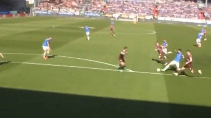 Sa druge strane, Nikola Vasilj je cijeli meč branio za St. Pauli