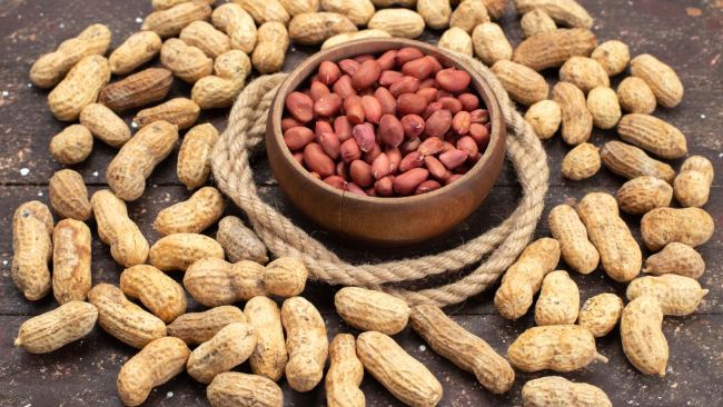 Ričard Lasiter ima toliko jaku alergiju da je više puta bio primljen u bolnicu nakon što je slučajno pojeo kikiriki. Sada ih uzima kao lijek