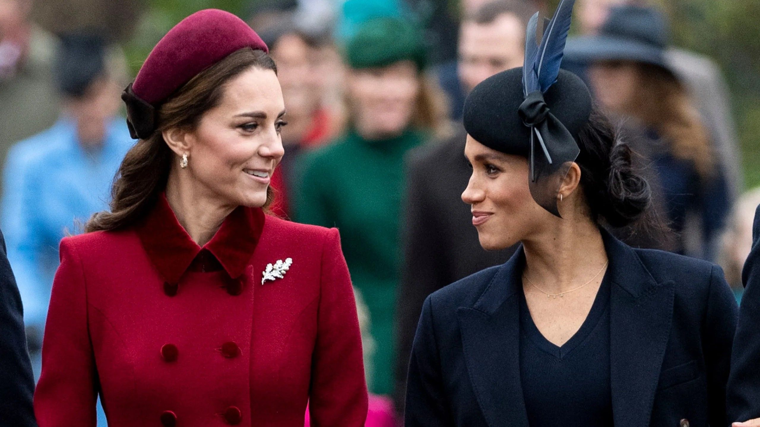 Prvi medijski članci pisali su da je Meghan rasplakala Kate, što je Meghan kasnije negirala