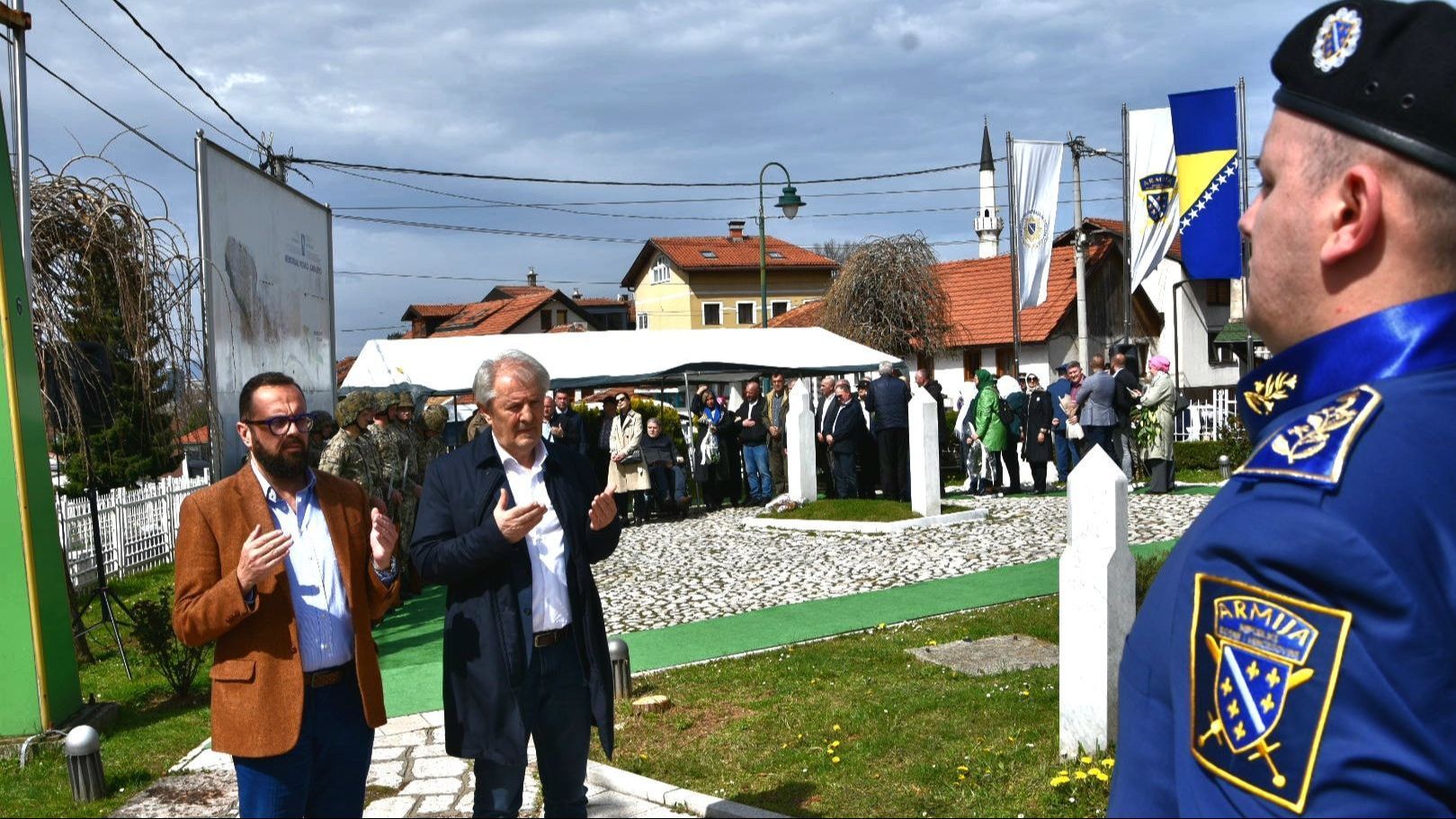 Lendo na Kovačima položio cvijeće i odao počast svim šehidima i poginulim borcima Armije RBiH