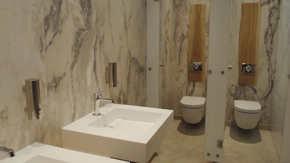 Poslodavac tvrdi da je radnik ranije bio usmeno upozoren zbog dugih pauza, ali da se praksa nastavila