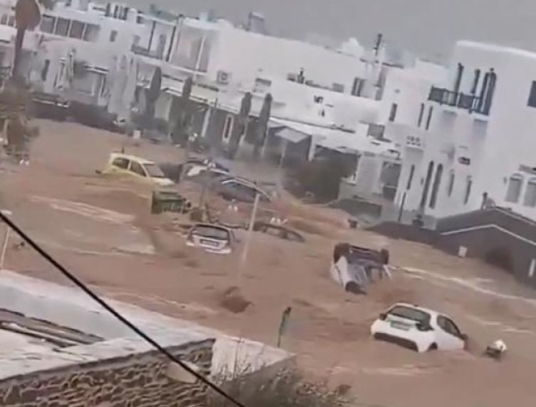 Agencija za civilnu zaštitu savjetovala je stanovnicima da ne napuštaju svoje domove zbog opasnosti od daljnjih padavina. 