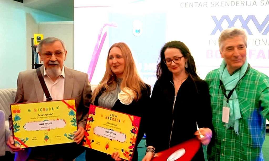 Rad autorice Travančić predstavlja sveobuhvatan uvid u temu i orginalan pristup djelima iz domaće produkcije čime je zasluženo odabran na konkursu za najbolji neobjavljeni esej