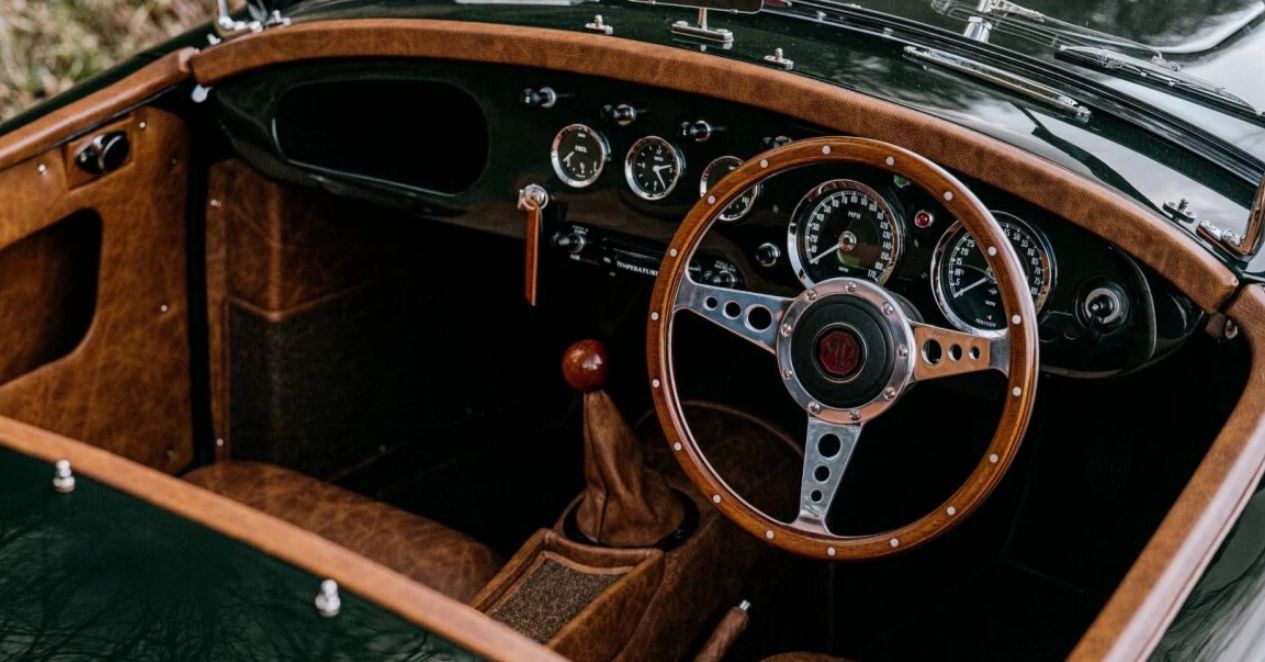 function r(){if(it(n),n.value===Hm){let o=null;throw new D(-950,o)}return n.value}