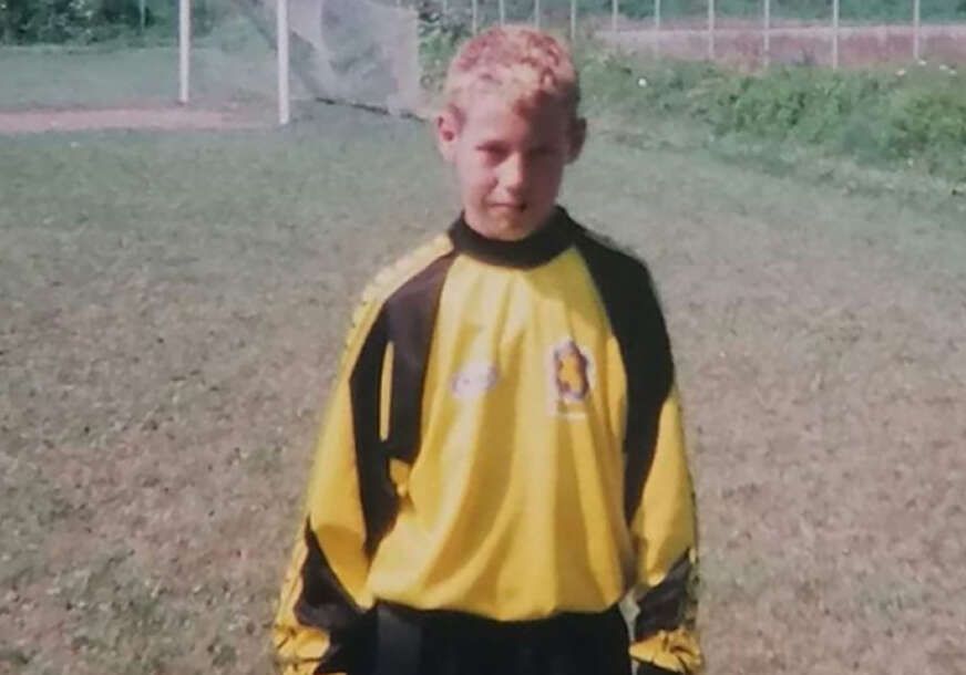 S obzirom na visinu od 196 centimetara, vjerujemo da bi dobro prošao i da je odabrao neki drugi sport, na primjer košarku ili odbojku. Ali, on se odlučio za fudbal.