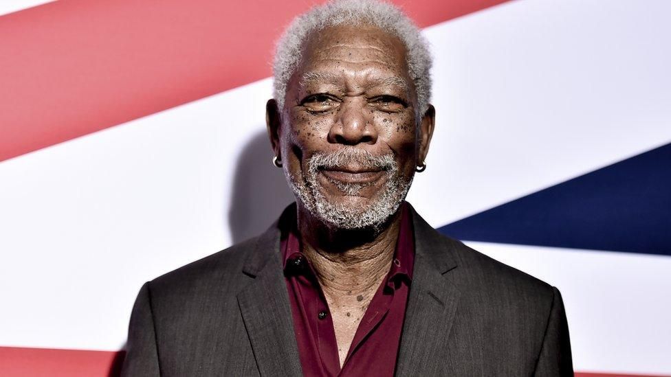 Morgan Freeman otkrio zašto stalno nosi zlatne naušnice
