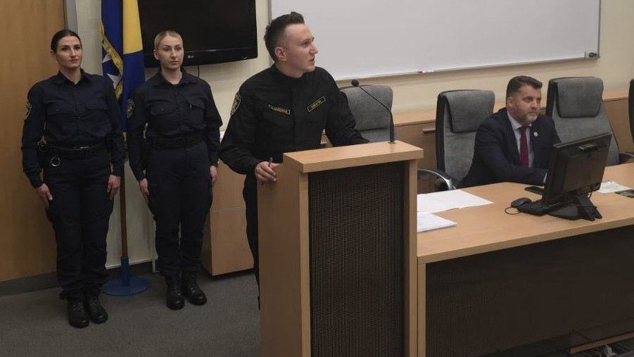 MUP KS bogatiji za 28 mlađih inspektora: Najboljim među njima dodijeljene nagrade