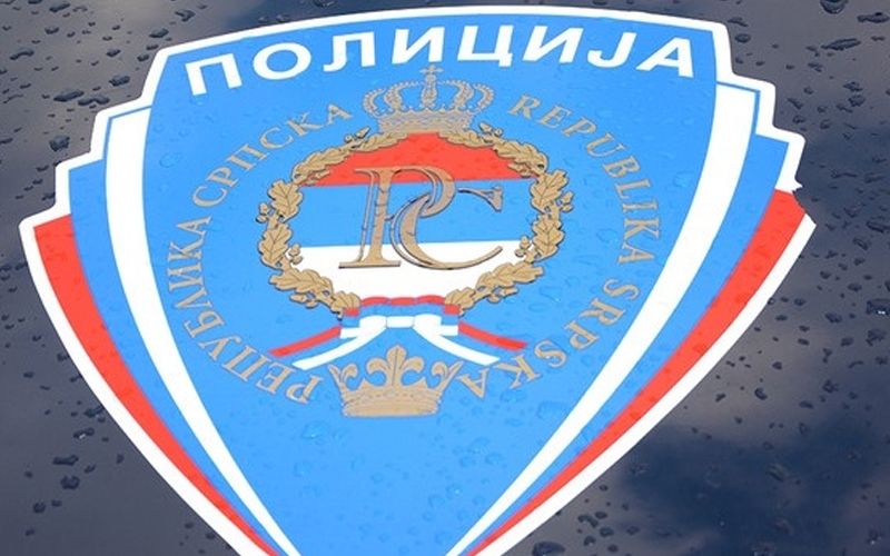 Iz MUP-a su podsjetili građane da je u slučaju nekontrolisanog širenja vatre potrebno odmah o tome obavijestiti vatrogasce na broj 123, policiju na broj 122 