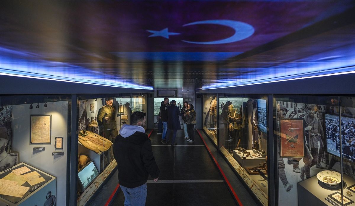  Posjetioci muzeja, koji je postavljen u kampusu IUS-a, imali su priliku pogledati razne materijale i predmete iz ratnog perioda, kao i odgledati videozapise