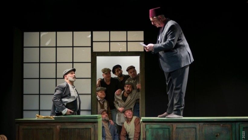 Predstava Makedonskog narodnog teatara 'Narodni poslanik' rađena je po tekstu Branislava Nušića, u režiji Egona Savina