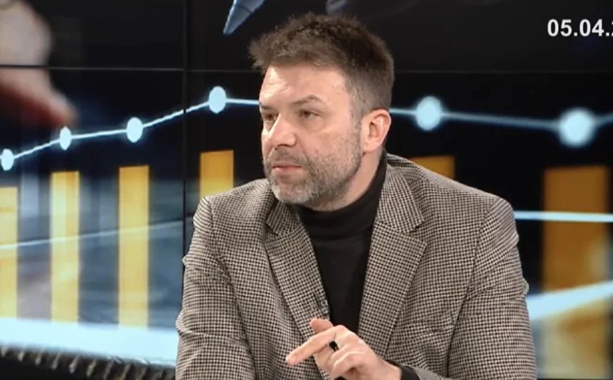 Makarević je istakao da je kapital kao poplašena srna: kada namiriše i najmanju opasnost, bježi.
