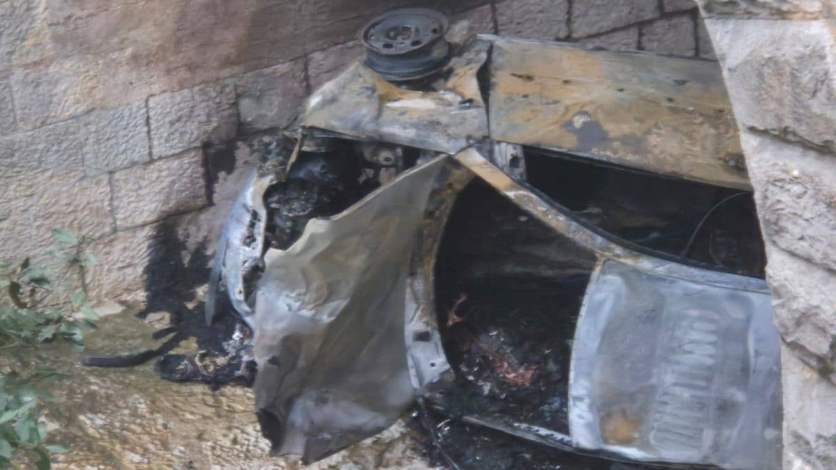 Brzom reakcijom vatrogasaca, vozač je u posljednji trenutak izbavljen iz vozila i prevezen u Hitnu