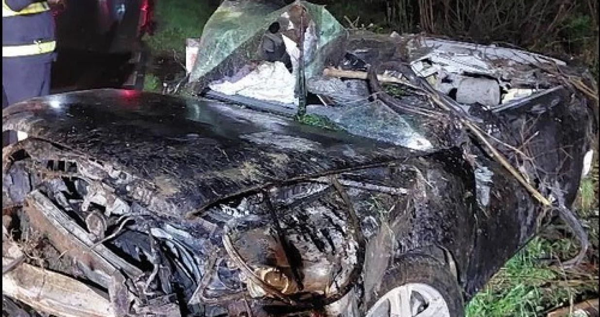 Podsjećamo, na mjestu nesreće su intervenisali i vatrogasci koji su rezali vozilo kako bi izvukli unesrećenog.