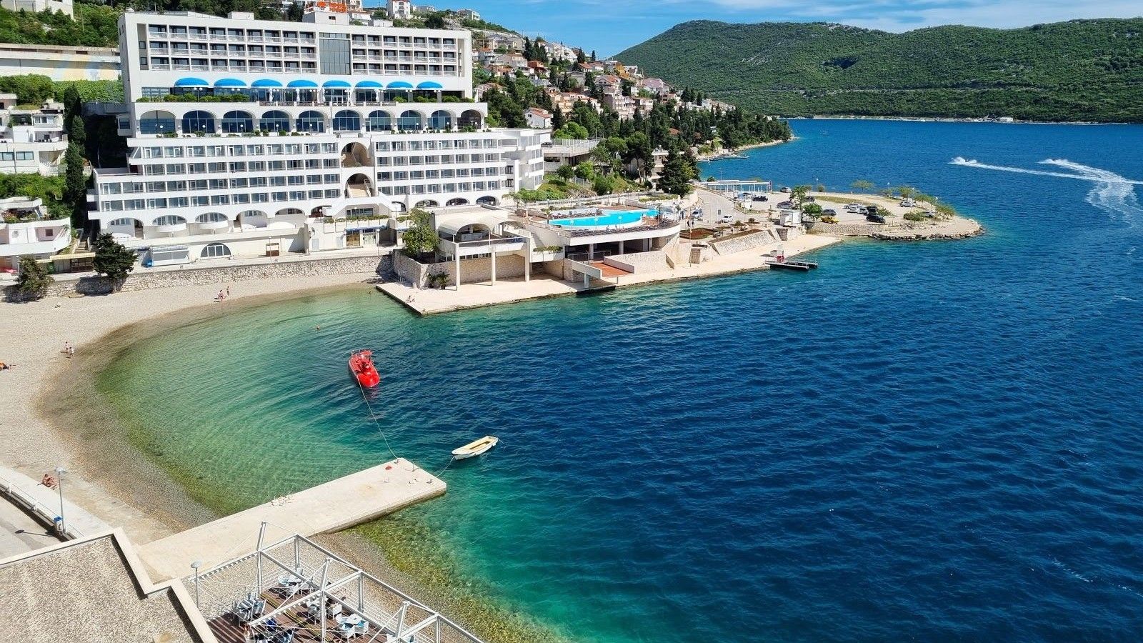 Neumski hoteli popunjeni za 1. maj: Polupansion za četveročlanu porodicu iznosi 500 KM po danu