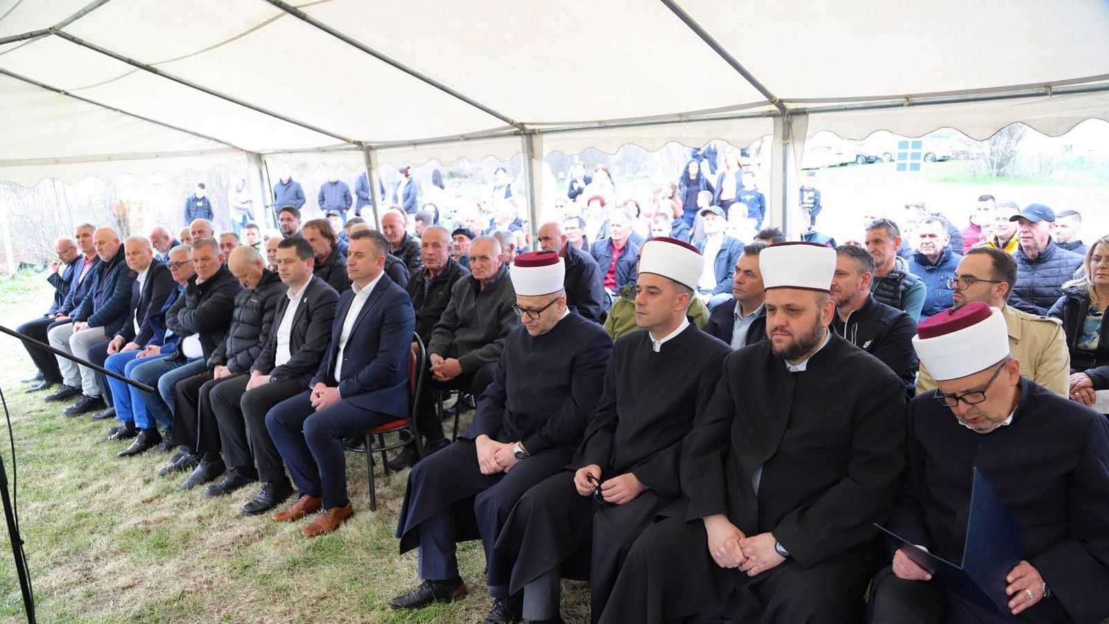 Ovom značajnom događaju za sve povratnike, prisustvovao je veliki broj nekadašnjih stanovnika ovog područja, te brojni zvaničnici i delegacije iz šire društvene zajednice