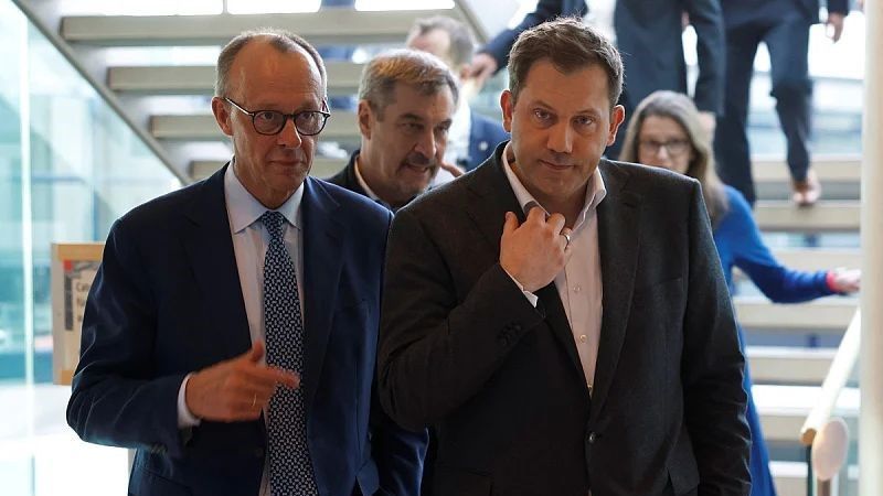 Koalicioni sporazum je sada na razmatranju članstva CDU,CSU i SPD, a ako bude odobren, najvjerovatnije će biti potpisan početkom maja