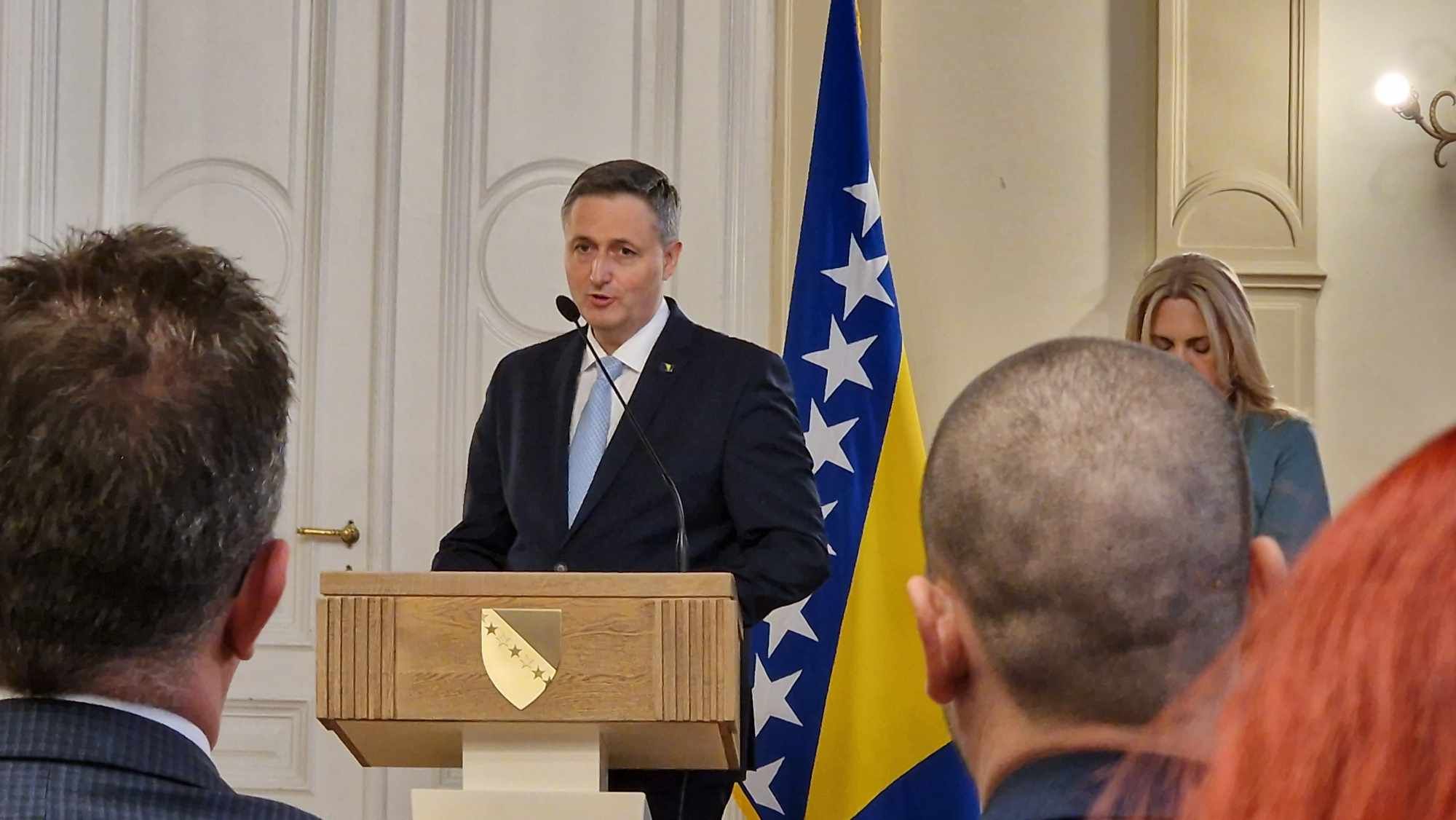 Da li je moguće da svi griješe, a da su oni upravu? Ovo je pokušaj da se uništi suverenitet BiH. Zakone koje je potpisao predsjednik RS su u suprotnosti sa Dejtonskim sporazumom. 