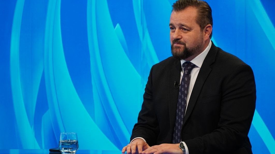 Čini se da je pružena ruka Trojke za ulazak NES-a u vlast prvi korak, ali za Nermina Ogreševića bi Rubikon trebao biti povratak političke snage u USK