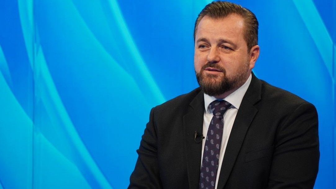 Čini se da je pružena ruka Trojke za ulazak NES-a u vlast prvi korak, ali za Nermina Ogreševića bi Rubikon trebao biti povratak političke snage u USK