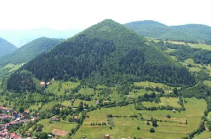 Bosanske piramide su teorija Semira Osmanagića koja tvrdi da se nedaleko od grada Visokog nalazi više piramida izgrađenih ljudskom rukom u davnoj prošlosti