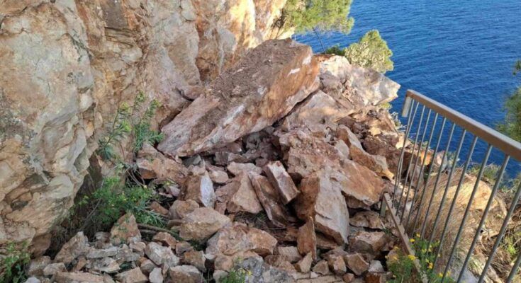 Na popularnoj plaži Pasjača u Konavlima u Hrvatskoj, koja važi za jednu od najljepših u Evropi, došlo je do odrona koji je blokirao prilaz samoj plaži. Povrijeđenih, na sreću nema.
