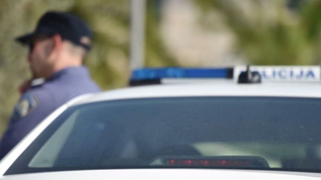 Osim što je vozila bez položenog vozačkog ispita, 45-godišnjakinja kod sebe nije imala ni lične dokumente.