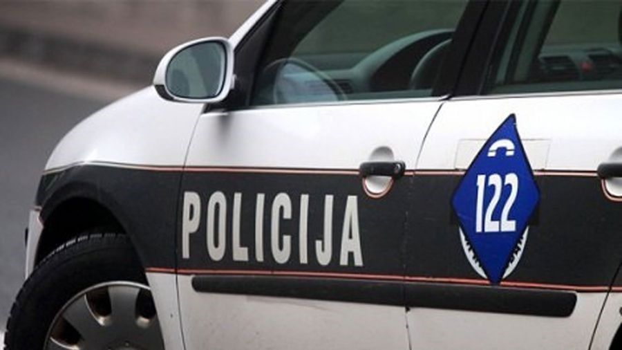 Policijskoj upravi Banjaluka juče je u 9:45 sati prijavljeno da je nepoznato muško lice uz prijetnju upotrebe opasnog predmeta od radnice kladionice u Banjaluci ukralo novac
