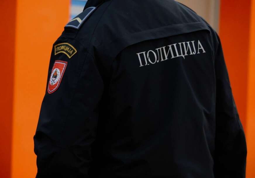 N.I. iz Banje Luke uhapšen je zbog sumnje da je nakon nesporazuma u saobraćaju fizički napao sugrađanina koji je zadobilo povrede. 