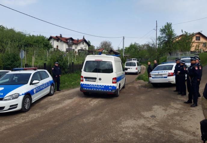 Kako navode, Lekić je odmah priveden a tačne okolnosti svega što se jučer dogodilo još uvijek se istražuju.