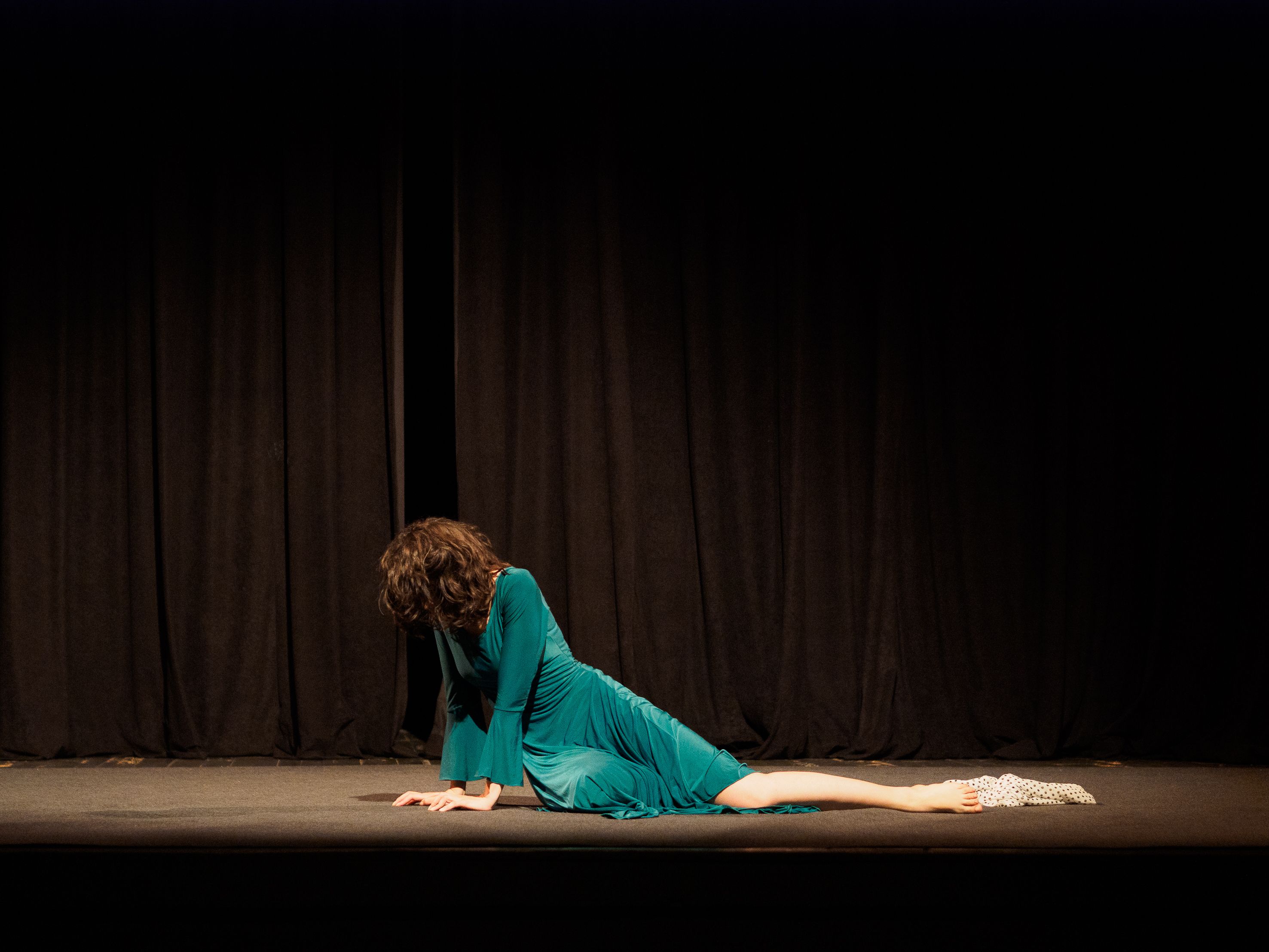 Nastala po istoimenoj knjizi Martine Mlinarević, ova predstava kombinacija je dinamičnog pripovijedanja sa elementima scenskog pokreta i lutkarstva