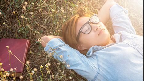 Iako mnoge osobe s dolaskom proljeća očekuju više energije i bolju koncentraciju, za neke ovo godišnje doba donosi osjećaj iscrpljenosti i pad motivacije.