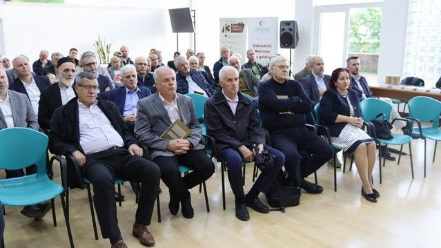 Ef. Dedović pojasnio je kako vakufi nisu samo ekonomsko pitanje već i pitanje opstanka vjerskog, obrazovnog i kulturnog života