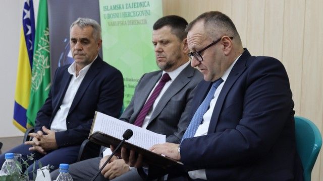 Ef. Dedović pojasnio je kako vakufi nisu samo ekonomsko pitanje već i pitanje opstanka vjerskog, obrazovnog i kulturnog života